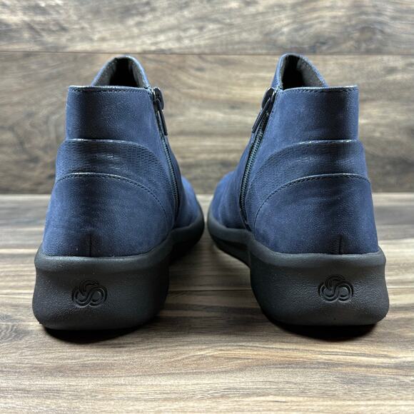 NIB Clarks Cloudsteppers Sillian 2.0 Rise 7M Navy Comfort Booties Ankle Boots - Picture 6 of 10